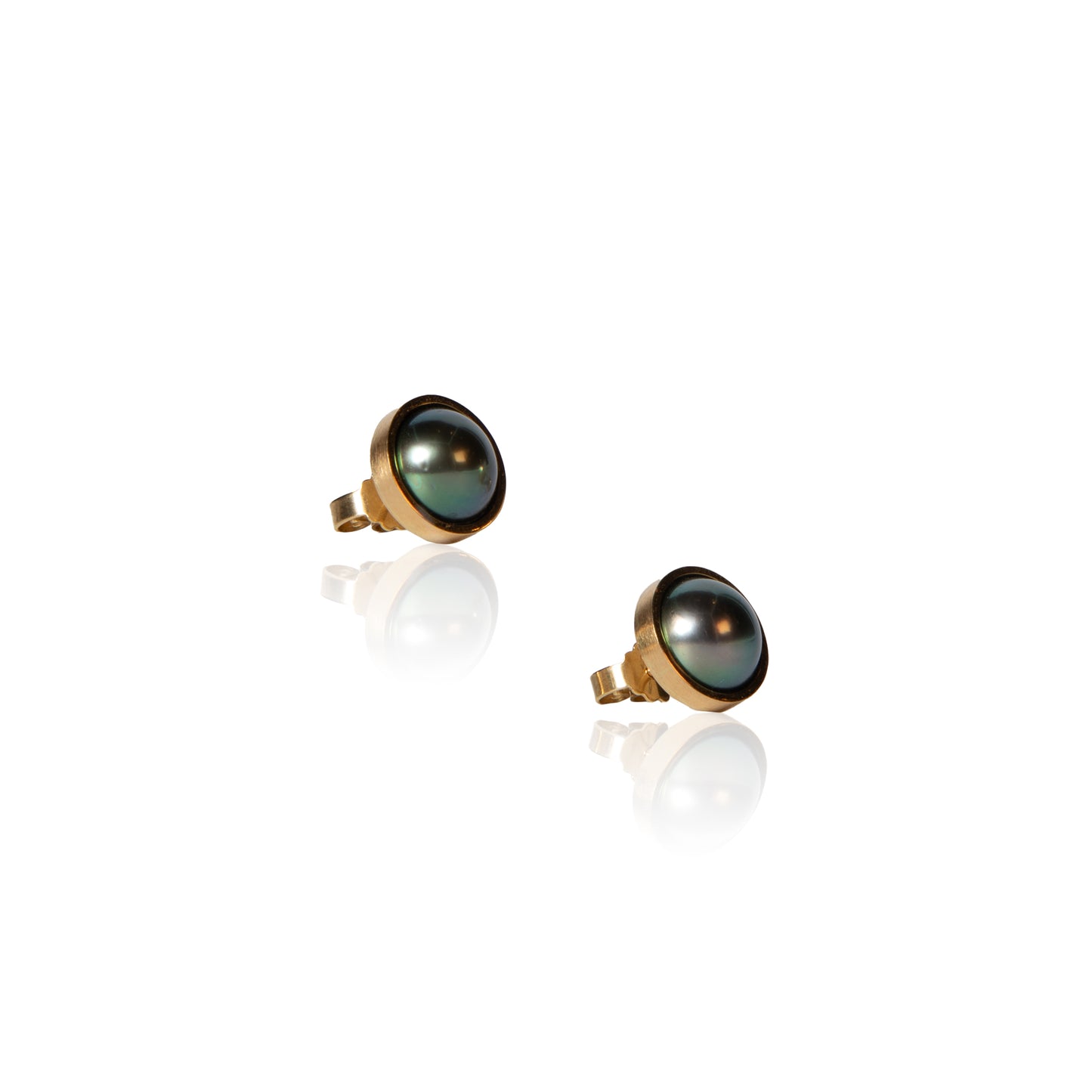 Half Cut Pearl Ear Studs
