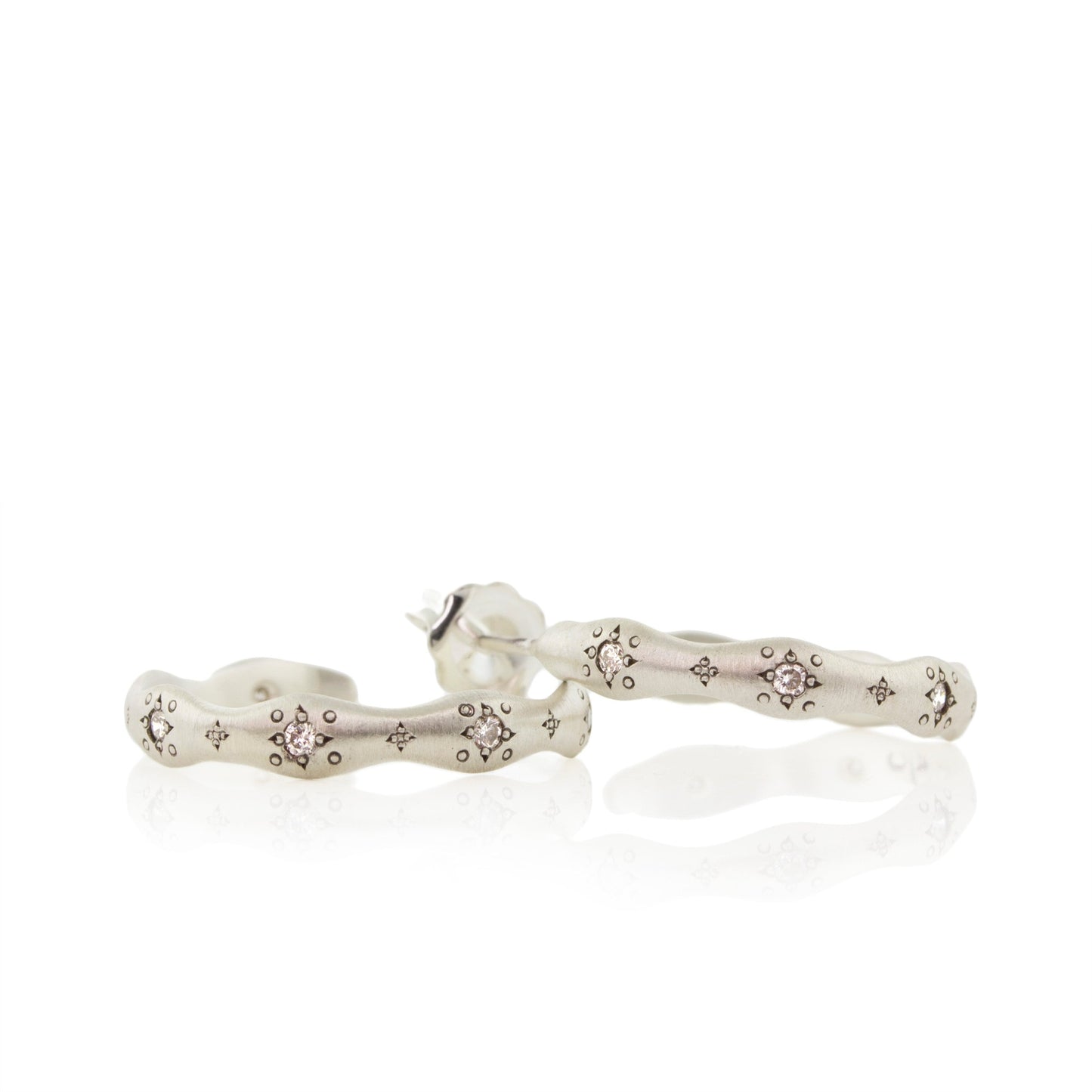 Wavy Hoops With Diamonds