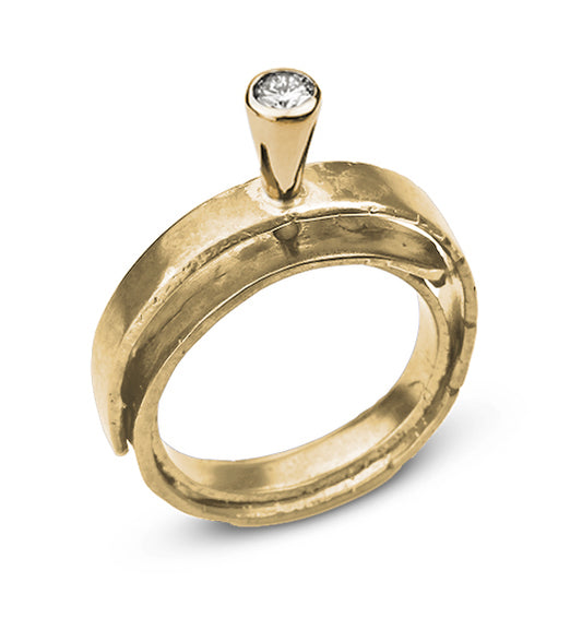 Gold ring with coiled band and solitaire white diamond