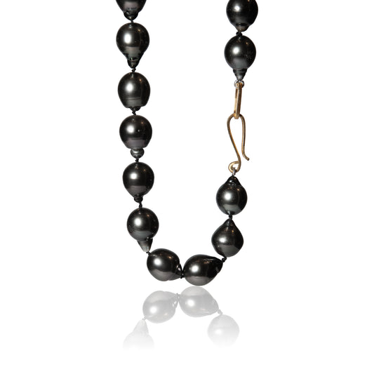 grey Tahitian pearl strand