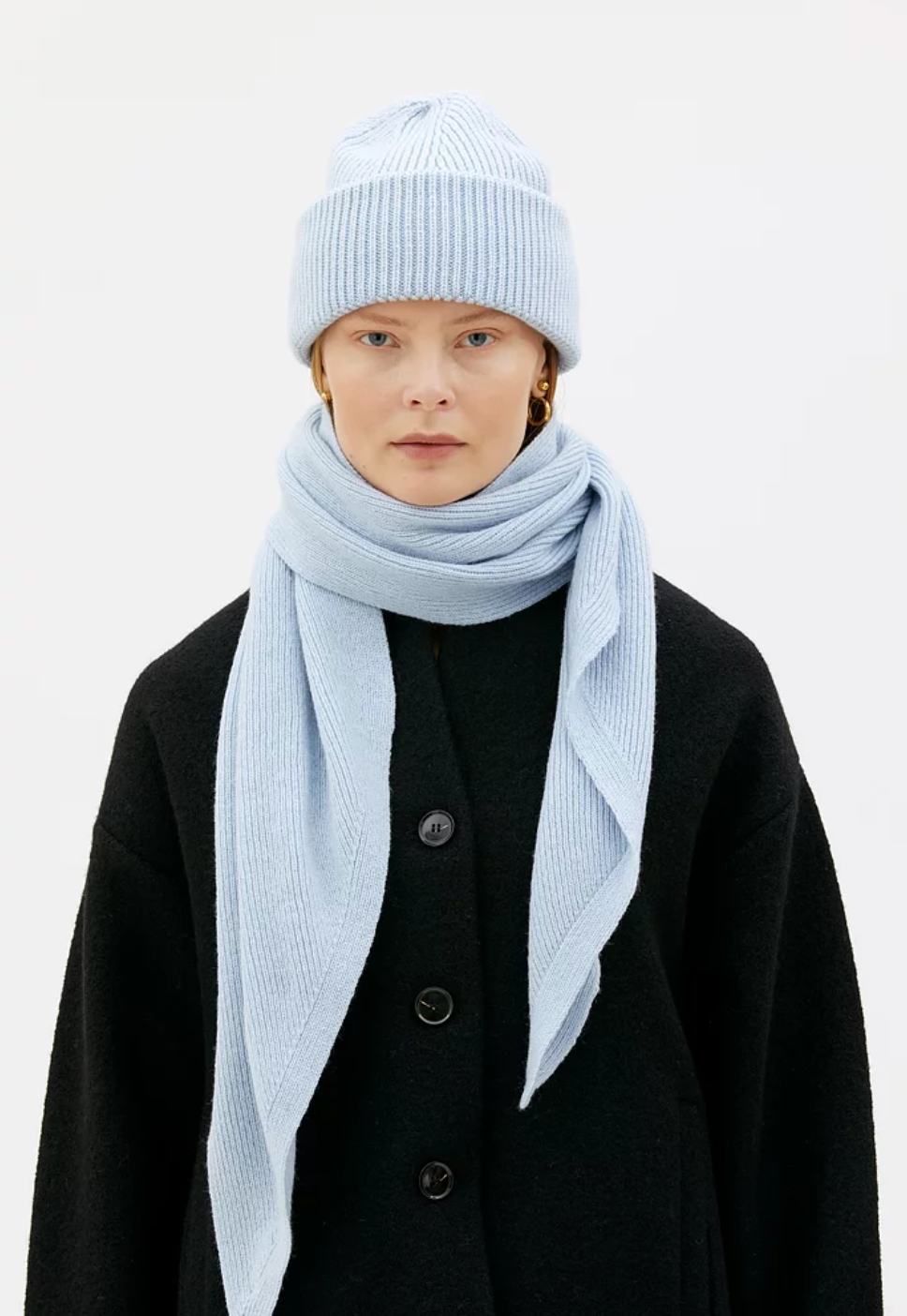 woman wearing sky blue knitted hat and scarf