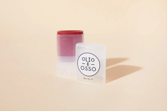 Two containers with 'Olio E Osso' branding on a beige background