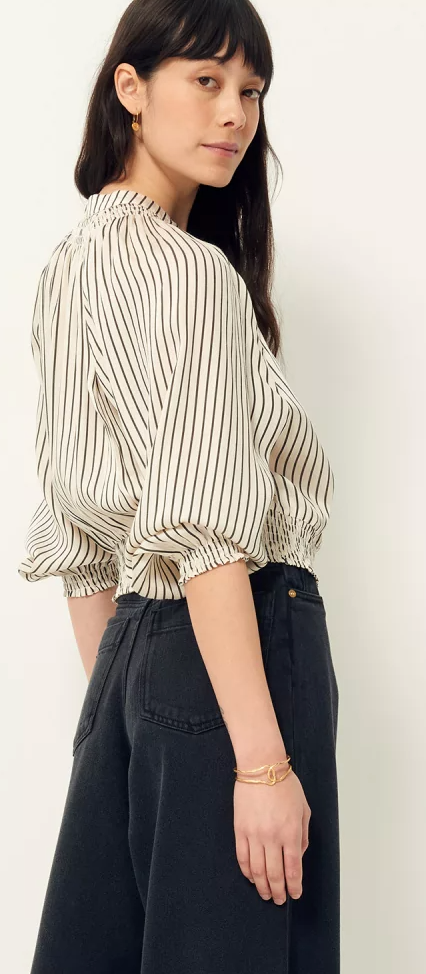 Side view of sessun stripe swing blouse. White and black with wide 3/4 sleeve