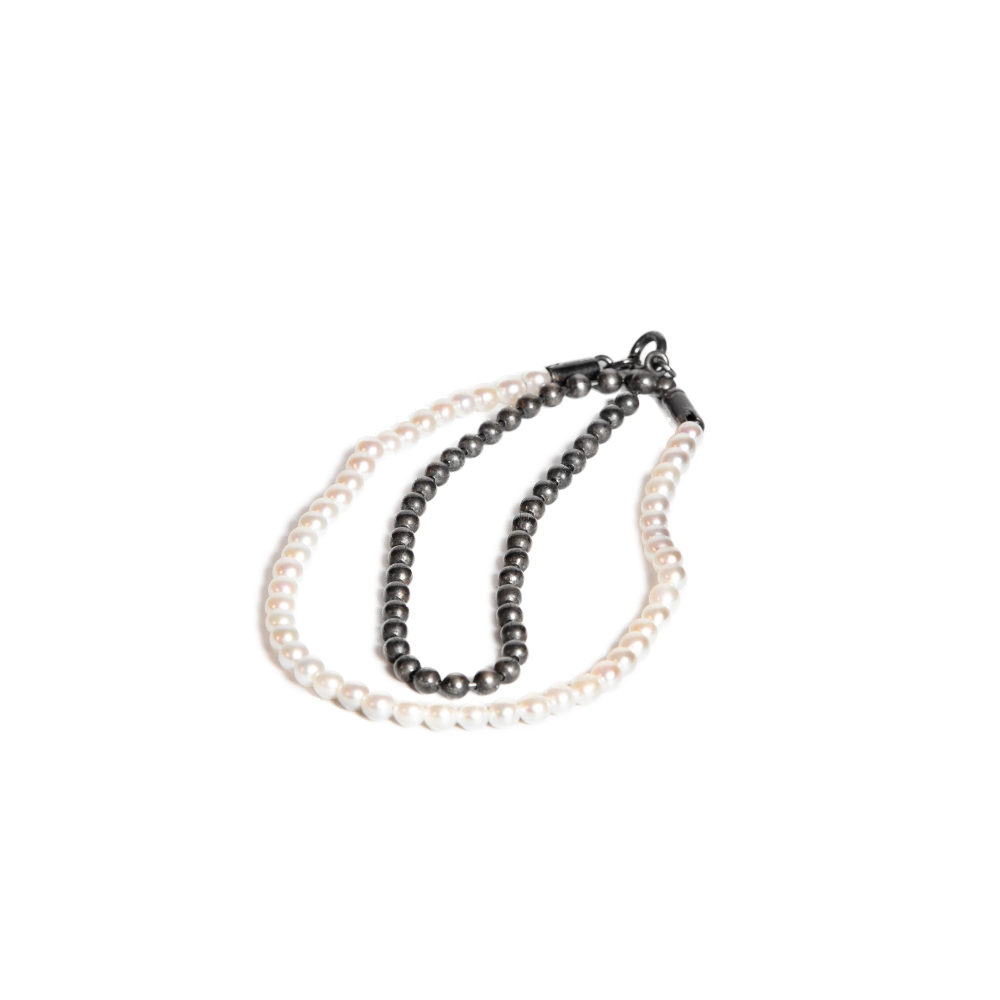 braclet with tiny white pearls and oxidized ball chain