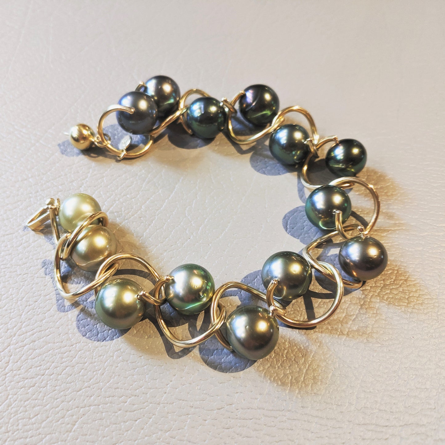 Twist Bracelet Large with Color Gradulated Tahitian Pearls