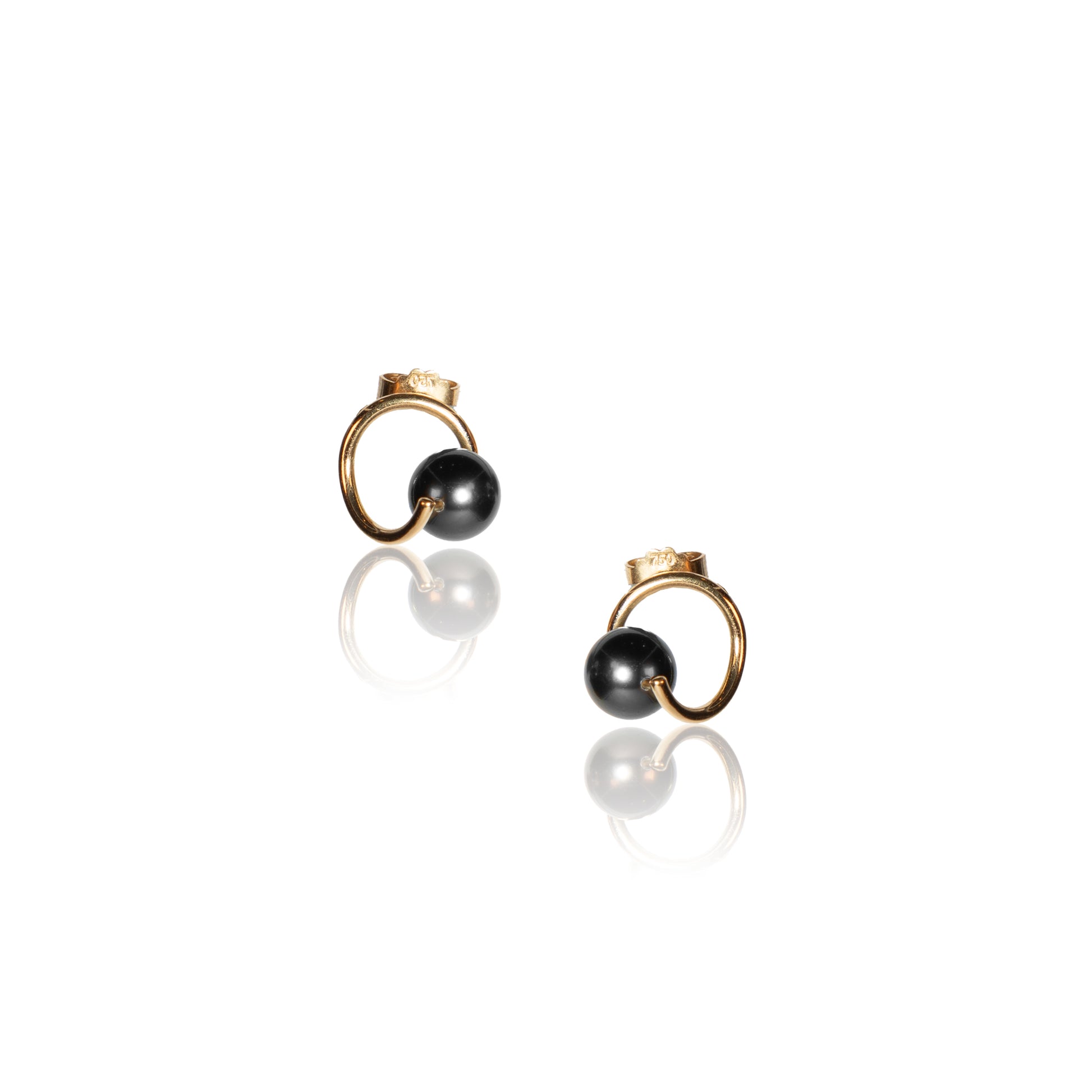 Pair of Tahitian pearl post earrings with 18k yellow gold by Sofie Lunoe